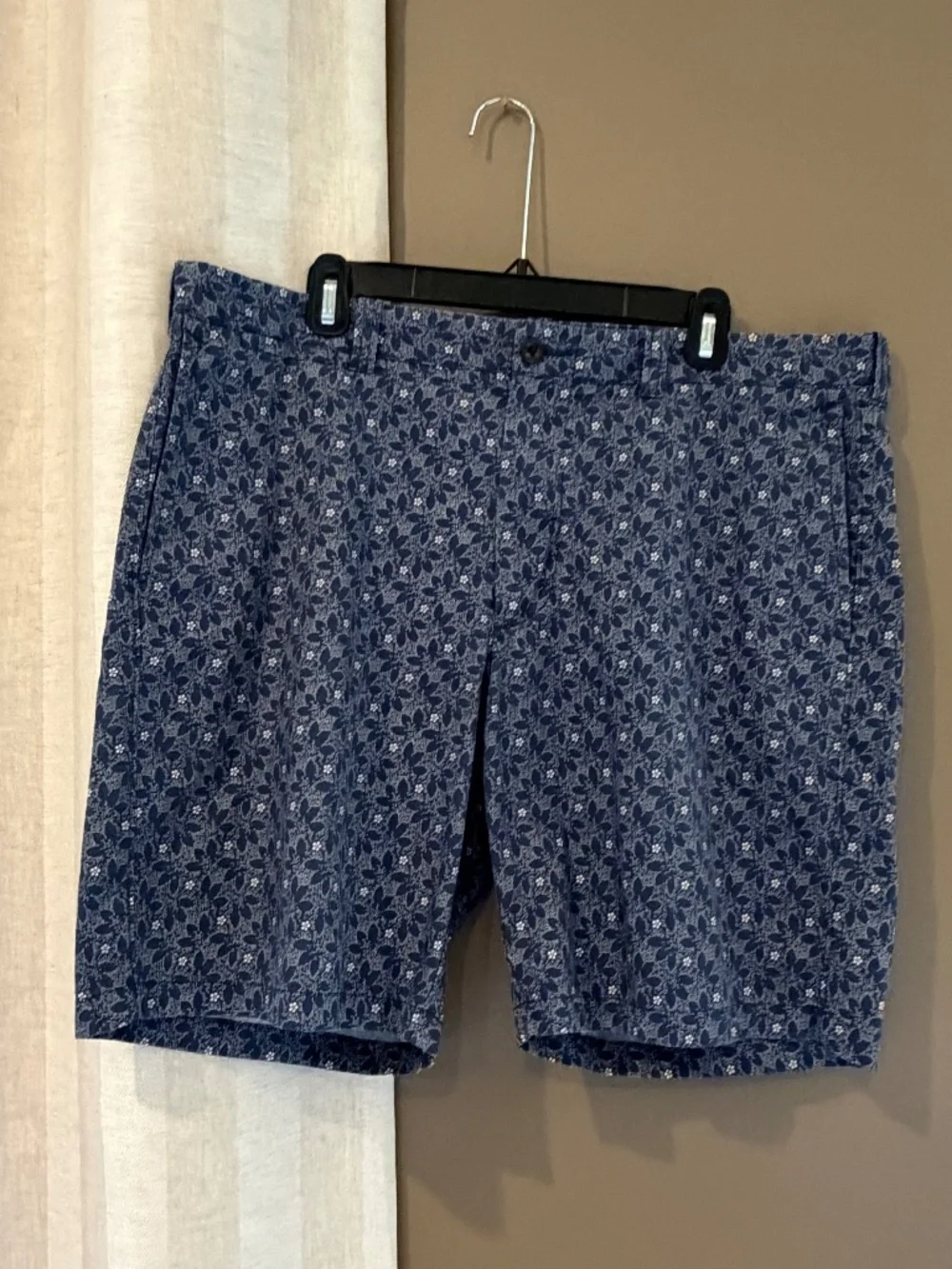 J. Crew Men's Chino Navy Blue Floral Cotton Chino Short, Size 38
